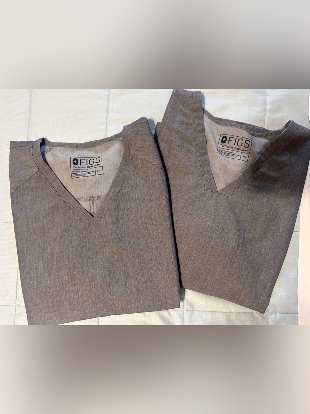 Figs Women's V-Neck Scrub Top x2 Graphite XXL
